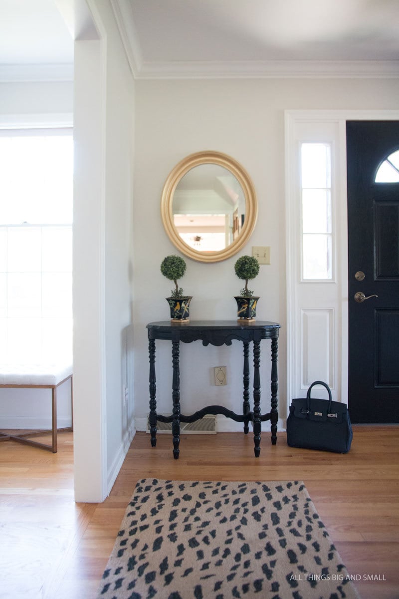 Benjamin Moore Classic Gray entryway - the best gray paint colors for your home