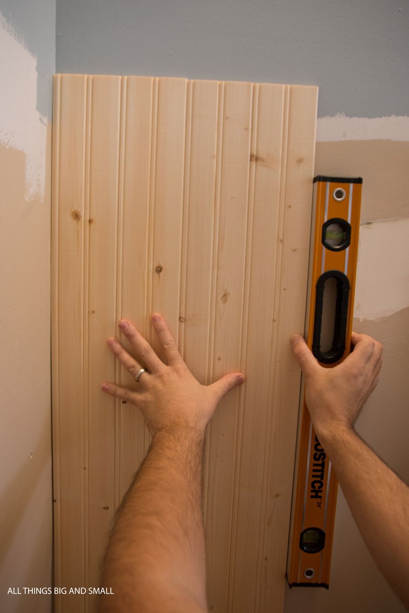 installing beadboard walls in bathroom with level