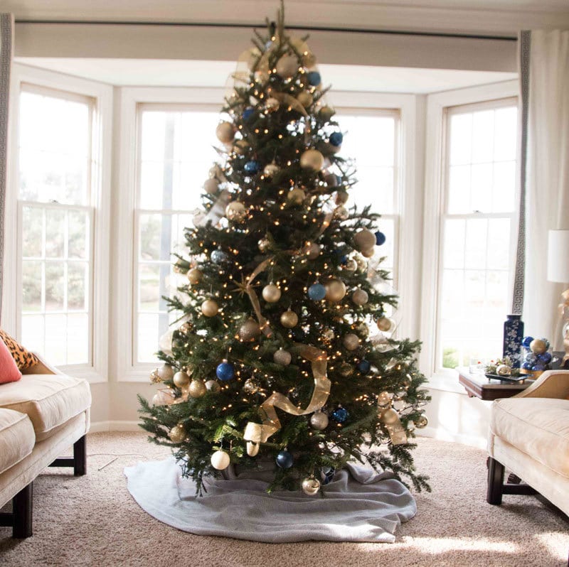 Christmas Tree Decorating Like a Pro by popular home decor blogger DIY Decor Mom