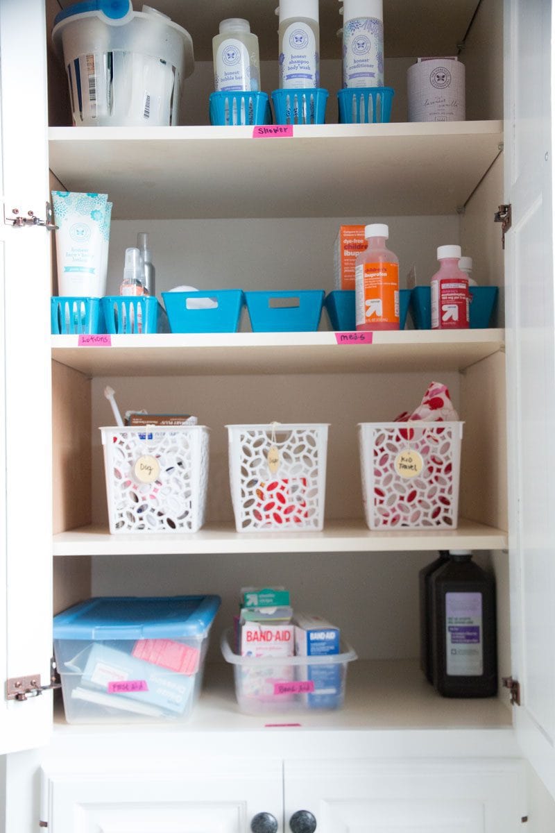 Love this bathroom organization--DIY DECOR MOM shares her best home organization tips for busy moms - Home Organization Tips for REAL Moms by popular home decor blogger DIY Decor Mom