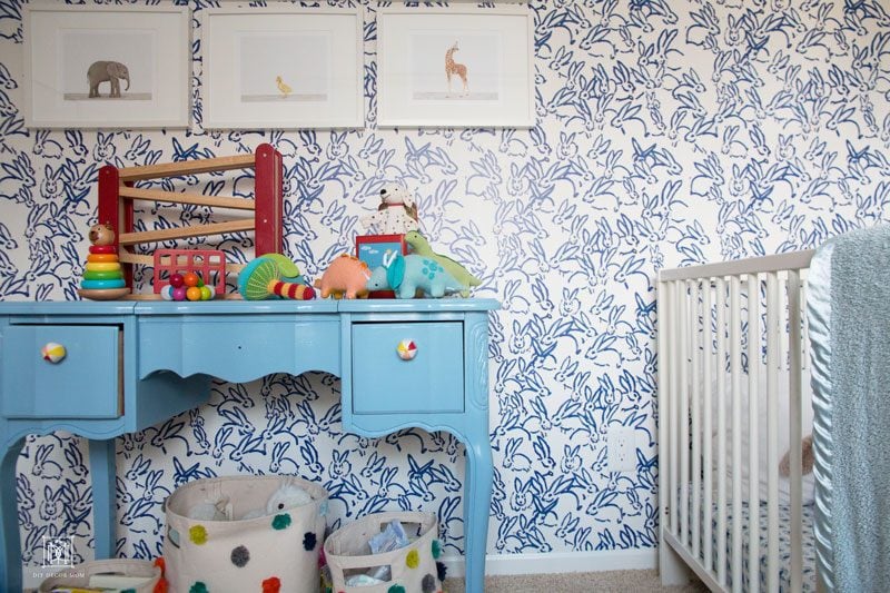 blue and white wallpaper- how to hang wallpaper