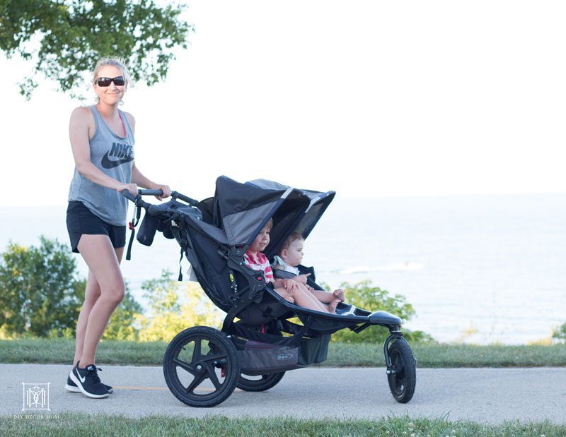 mom running with double jogging stroller= best double jogging stroller reviews