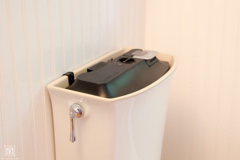 how to quickly clean your bathroom