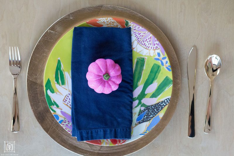 pink multicolored colorful pumpkins on colorful plate and gold charger fall tablescape ideas