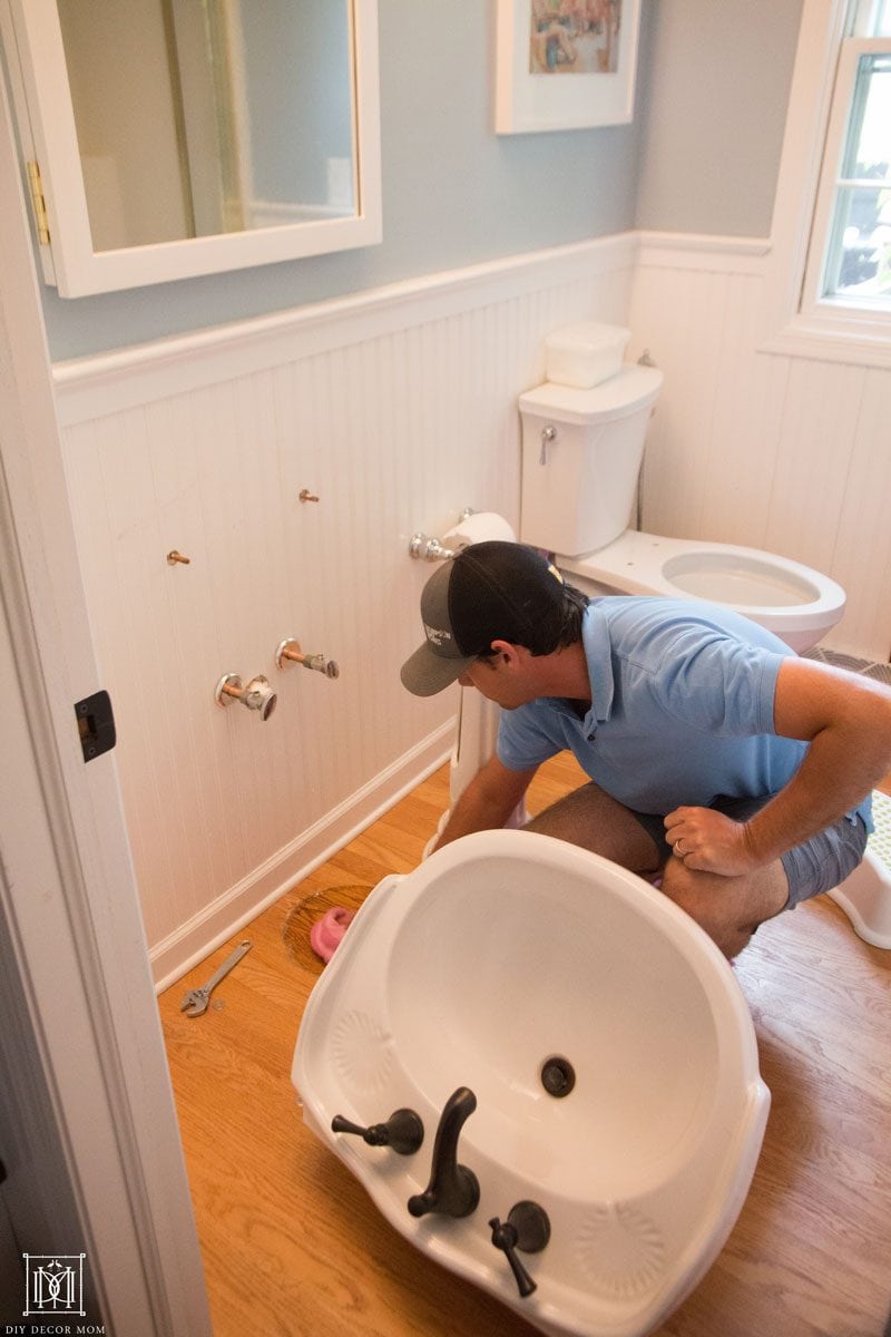 replace old pedestal sink for small bathroom to look bigger