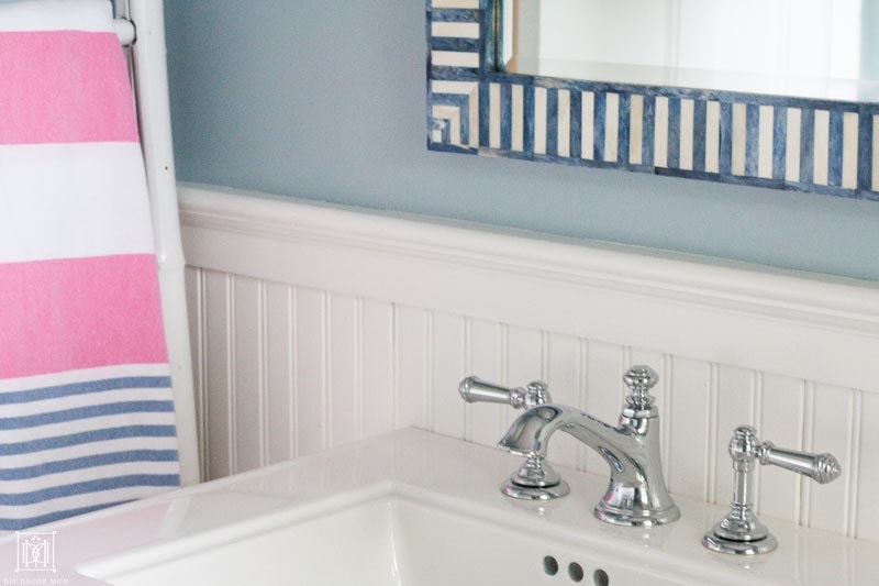 beadboard bathroom with pedestal sink