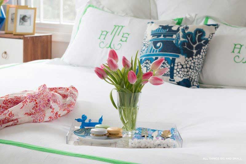 picture of beautiful master bedroom bedding- how to make your bedroom look nice