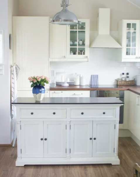 white painted kitchen cabinets