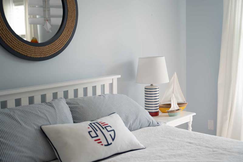 nautical-blue-and-white-bedroom