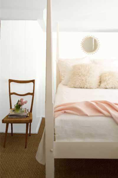  BM-OC-65-white-bedroom-with-sisal-rug-and-blush-bedding