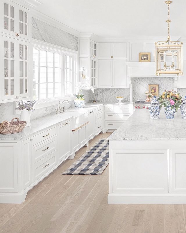 Benjamin Moore Simply White kitchen cabinets design by The Fox Group