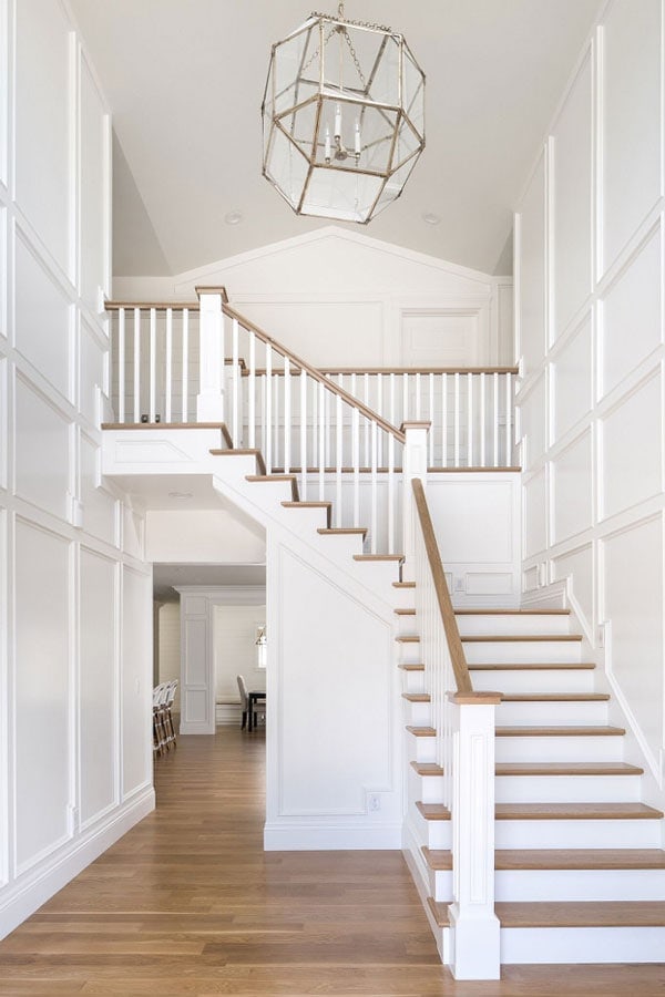 gorgeous white paneling in formal foyer- the best white trim paint colors including BM Simply White 