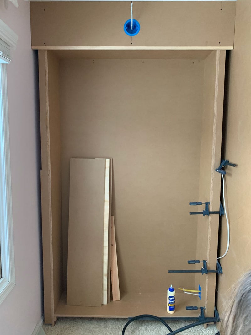 how to attach top of face frame for built-in bookcase