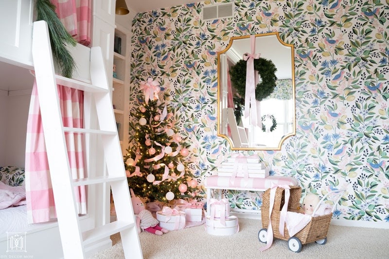 christmas decorations in girls bunk bedroom