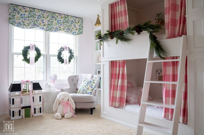 girls bunk room christmas decor