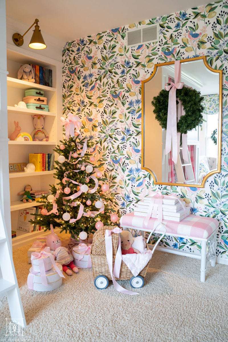 wallpaper in girls bunk room with christmas tree