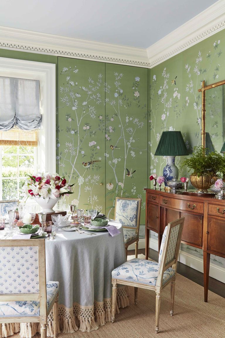 caroline gidiere chinoiserie dining room with curtains