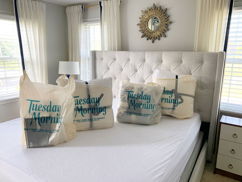 How to Arrange Pillows on a King-Sized Bed - DIY Playbook